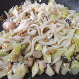 椎茸と春キャベツと納豆入り中華丼焼きうどん